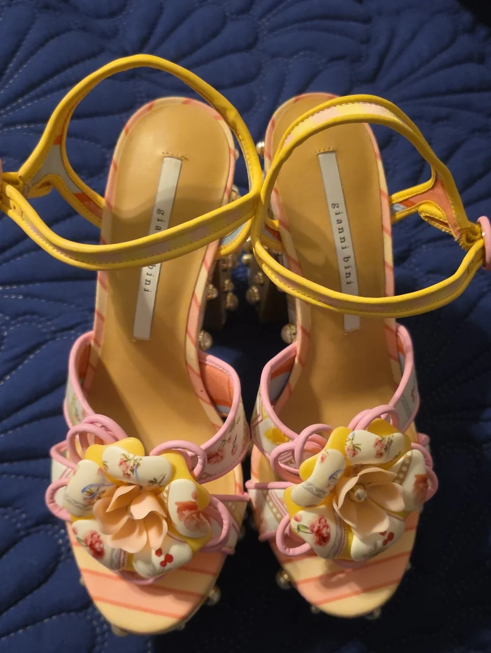 Gianni Bini the Brook Two Floral Postcard Pearl-Stud Platform Sz 8